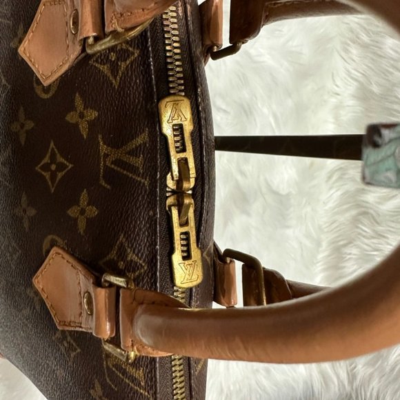 Louis Vuitton Monogram Alma Handbag - Picture 8 of 11